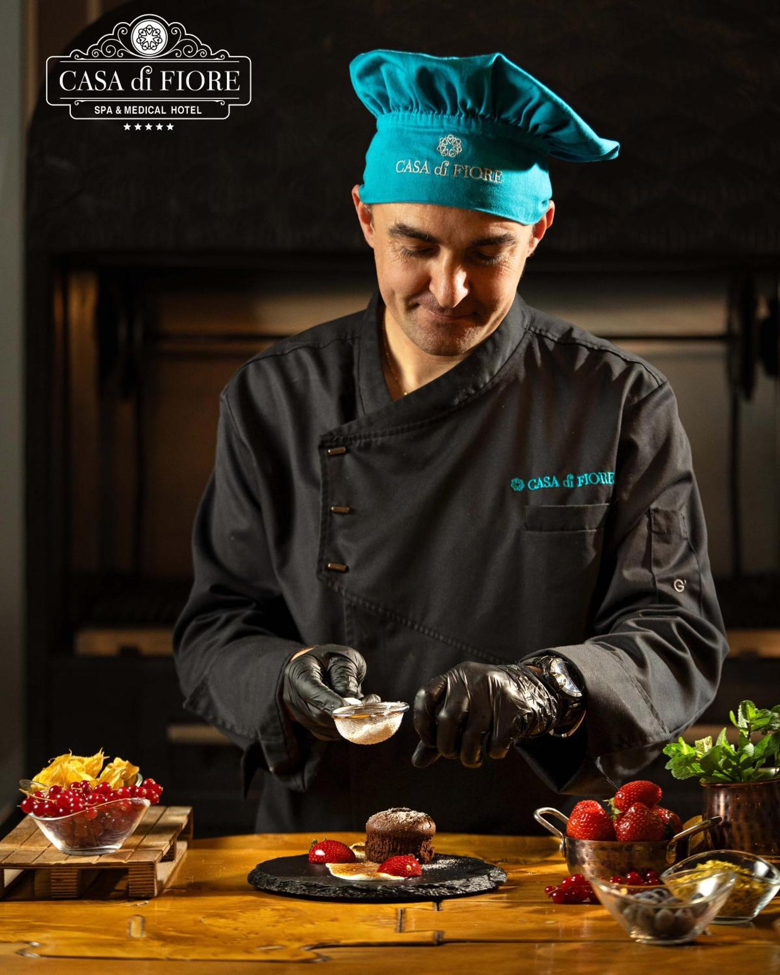 Casa Di Fiore Spa And Medical Hotel, Mineral Pools & Private Beach Kranevo Exterior foto A chef preparing food